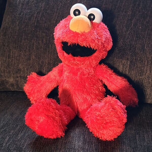 Hasbro Sesame Street 2016 Tickle Me Elmo Talking Laughing Giggles 15” Plushtoy